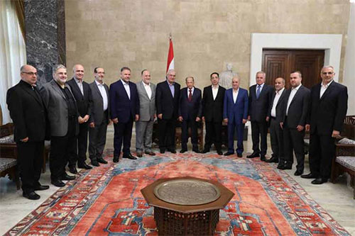parlamentarios de Hezbolá con Michel Aoun
